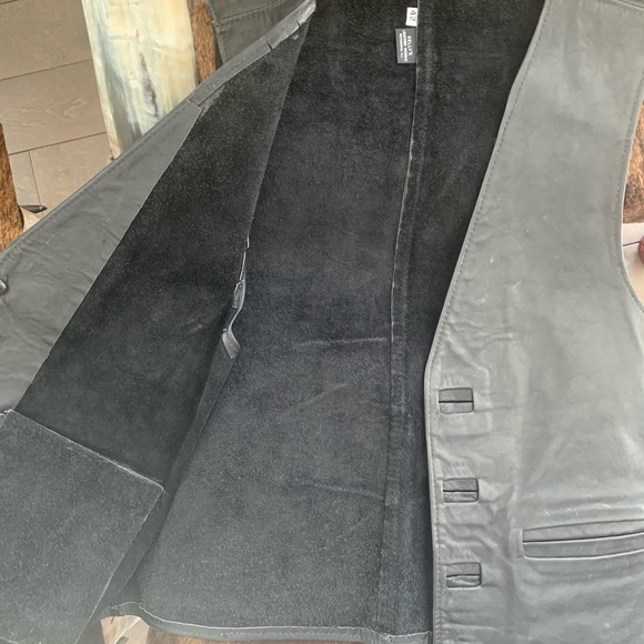 Add edge to your style with real this buffalo head nickel buttoned leather vest - Picture 6 of 6